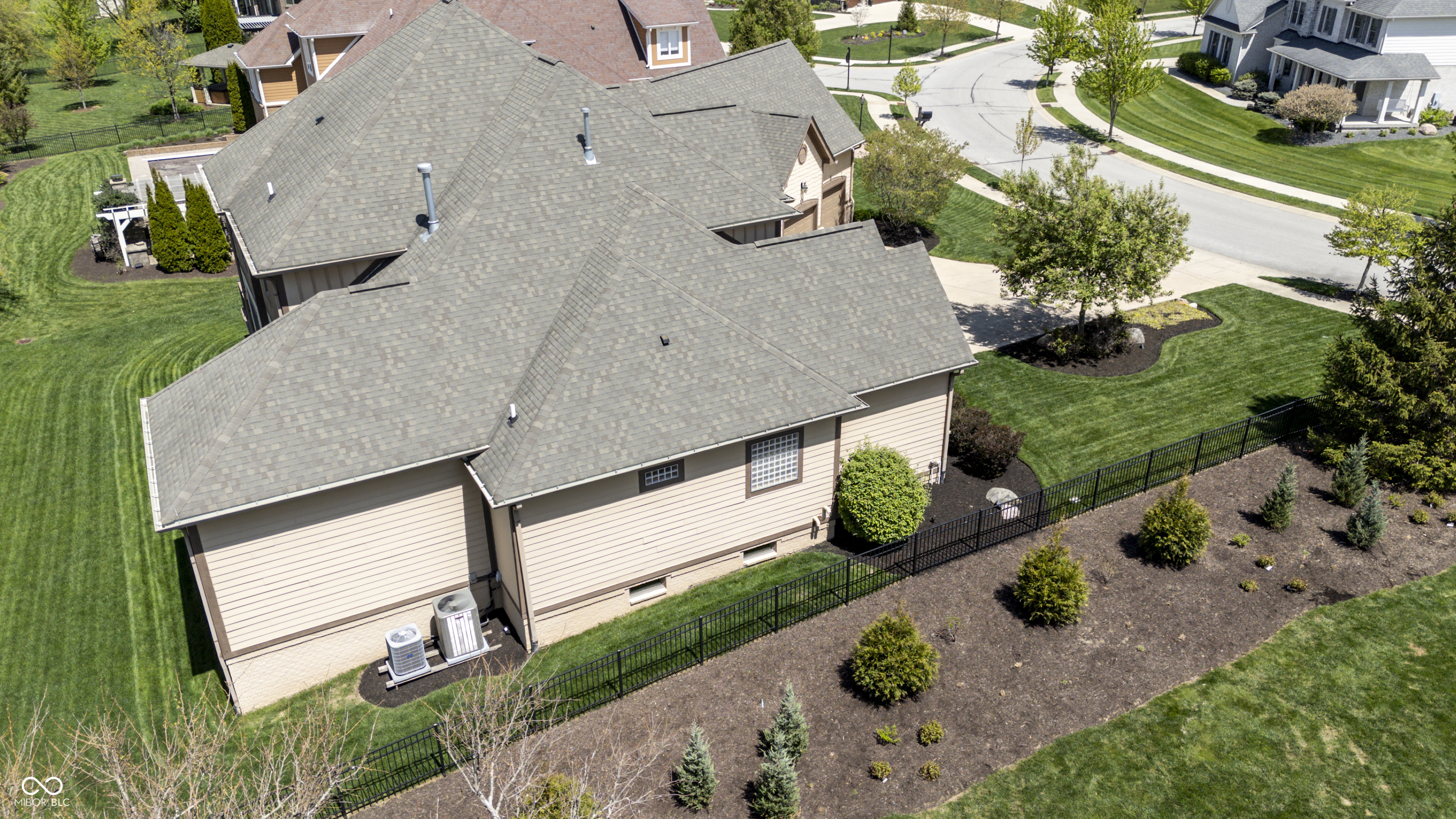 10138 Backstretch Row Fishers, IN 46040 - Photo 8 of 48