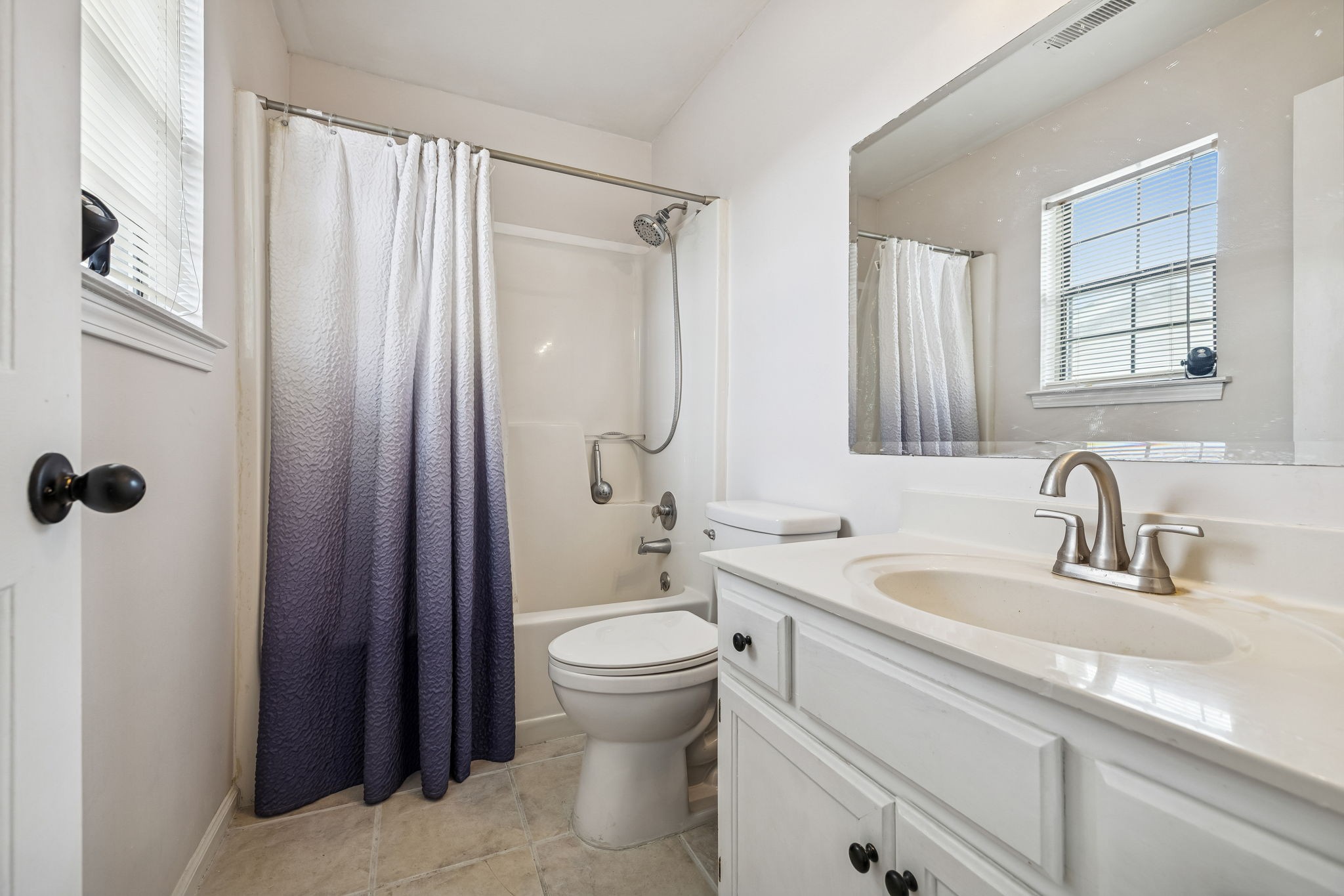 7701 Poplar Ridge Drive Nashville, TN 37221 - Photo 19 of 28 a bathroom with a sink toilet and shower