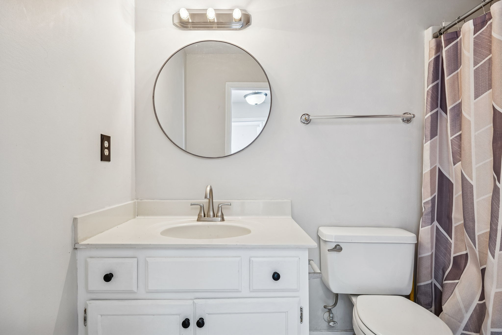 7701 Poplar Ridge Drive Nashville, TN 37221 - Photo 21 of 28 a bathroom with a sink mirror and toilet