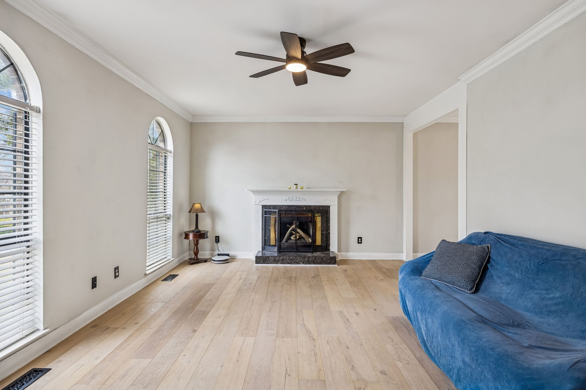 7701 Poplar Ridge Drive Nashville, TN 37221 - Photo 4 of 28 a living room with furniture and a fireplace