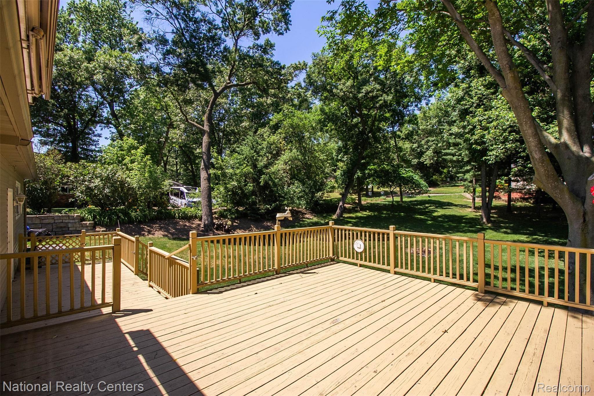 4171 England Beach Road White Lake, MI 48383 - Photo 21 of 41 37.jpg