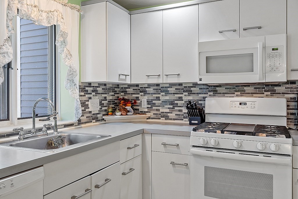 12 Deer Path, Unit 2 Maynard, MA 01754 - Photo 8 of 42 Gallery Image 8