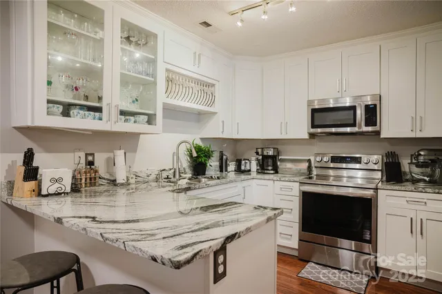 $475,000 | 920 Woodhill Drive, Fletcher, NC 28732