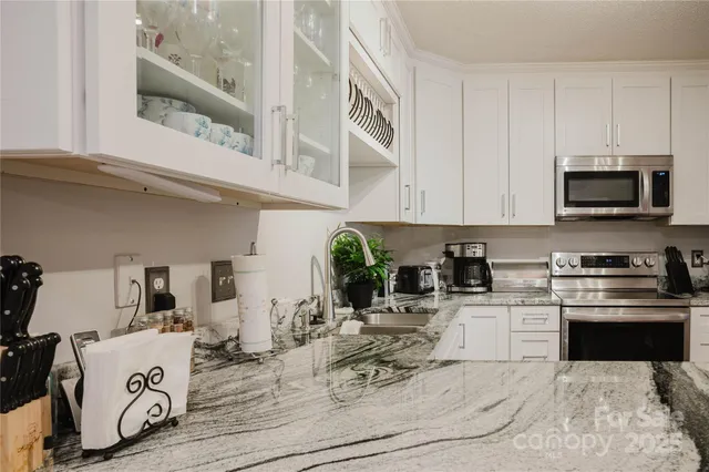 $475,000 | 920 Woodhill Drive, Fletcher, NC 28732