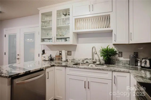 $475,000 | 920 Woodhill Drive, Fletcher, NC 28732