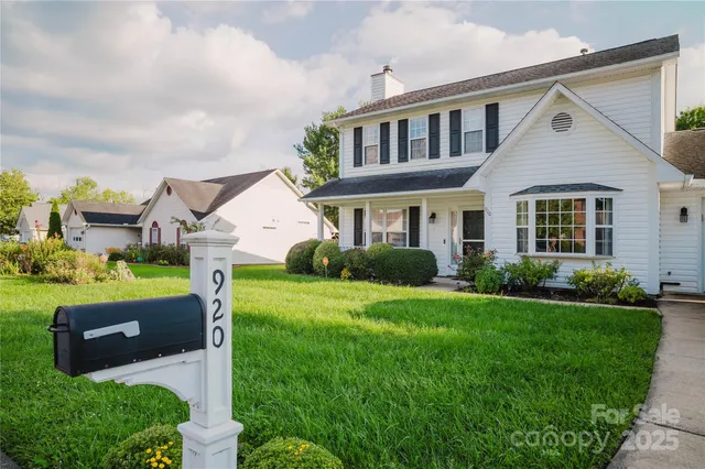 $475,000 | 920 Woodhill Drive, Fletcher, NC 28732