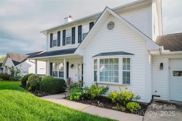 $475,000 | 920 Woodhill Drive, Fletcher, NC 28732