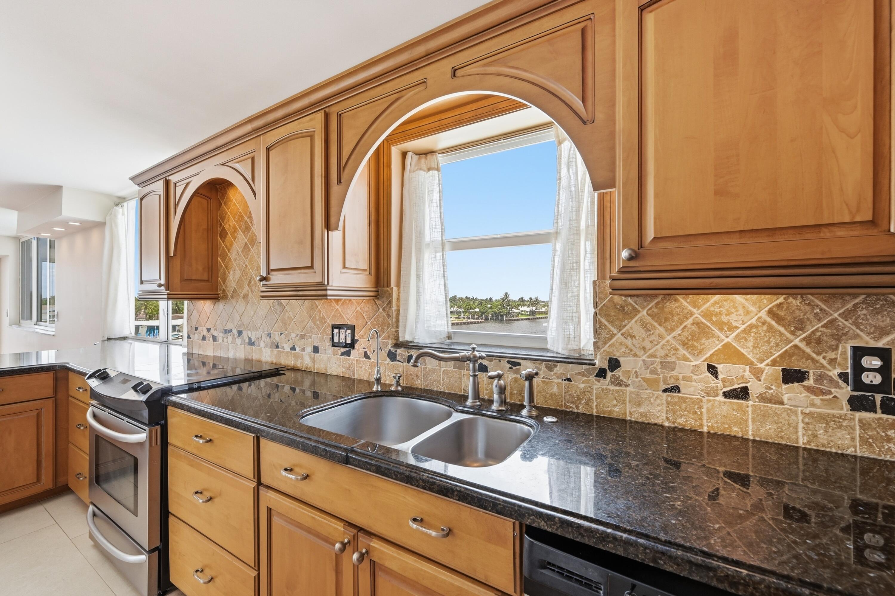 401 North Riverside Drive, Unit 408 Pompano Beach, FL 33062 - Photo 9 of 38 10_stl_4099