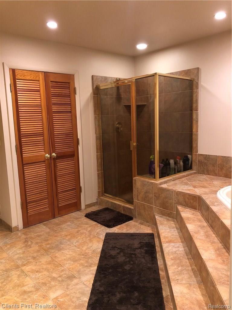 8175 Ridge Road North Canton, MI 48187 - Photo 52 of 70 Inside - Master Bath 15.JPG