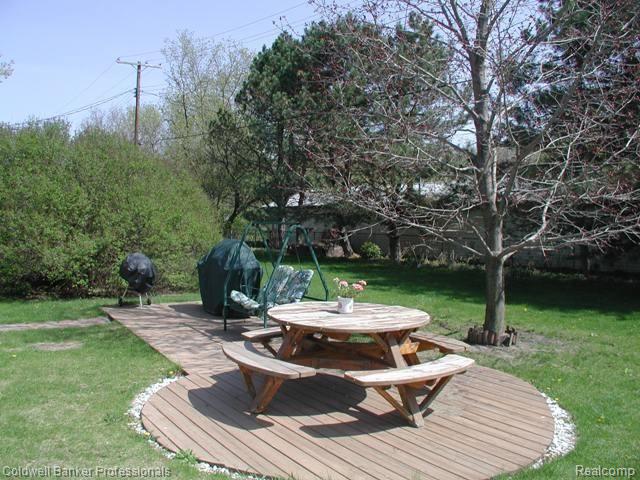 516 North Wilder Road Lapeer, MI 48446 - Photo 6 of 19 516 Wilder patio