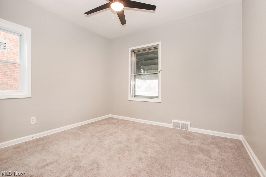 1279 Sunset Road Cleveland, OH 44124 - Photo 17 of 35