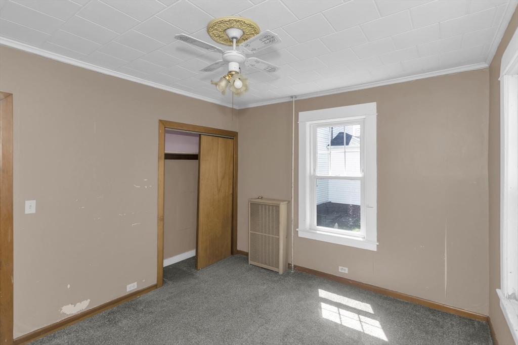 53 Calumet Road Holyoke, MA 01040 - Photo 4 of 24