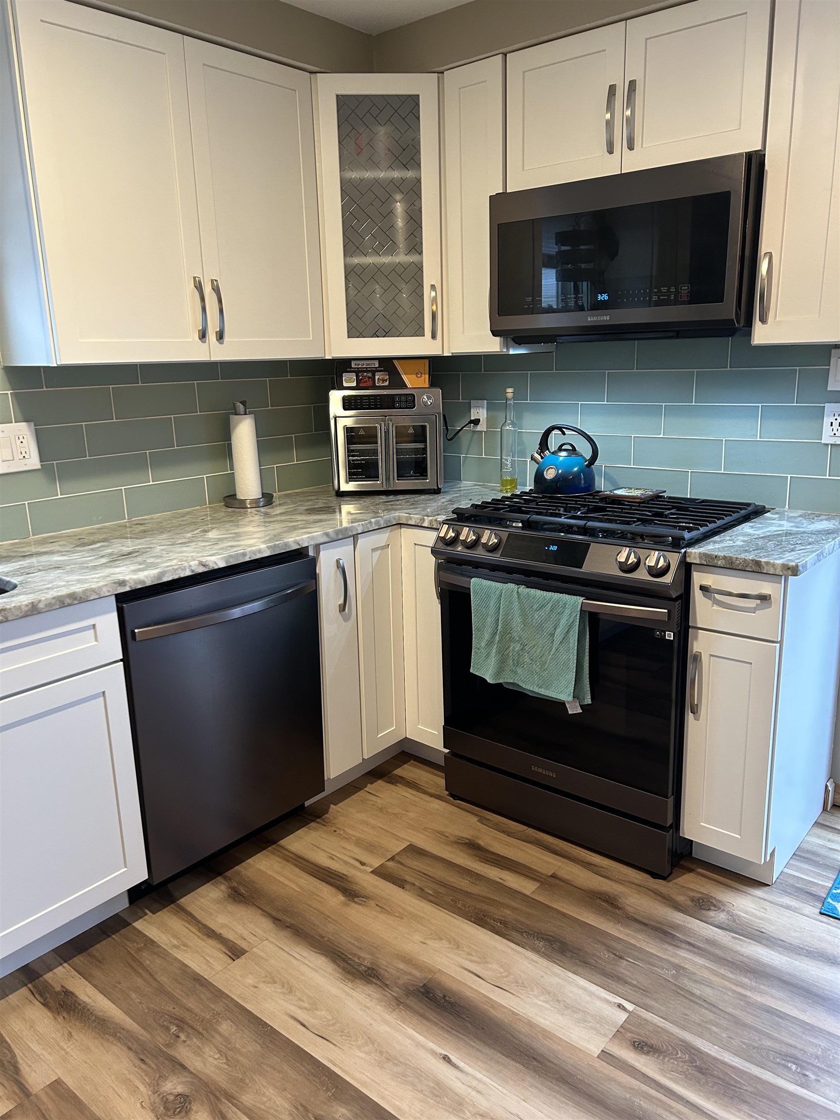 43 Sprague Street Manchester, NH 03103 - Photo 8 of 22 Gallery Image 8
