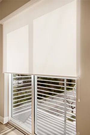 $2,999 | 21010 Erwin Street, Unit 406, Woodland Hills, CA 91367