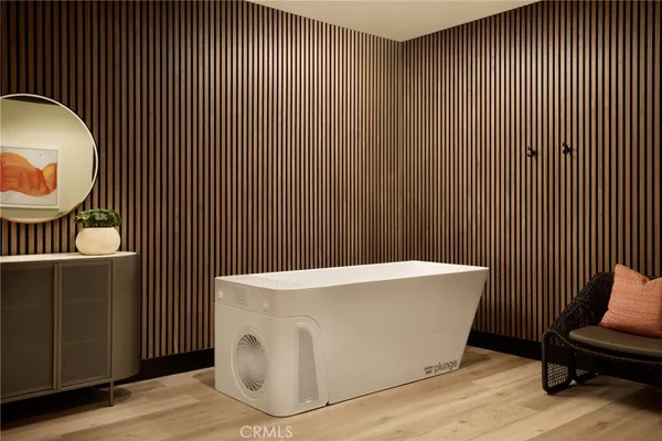 $2,999 | 21010 Erwin Street, Unit 406, Woodland Hills, CA 91367