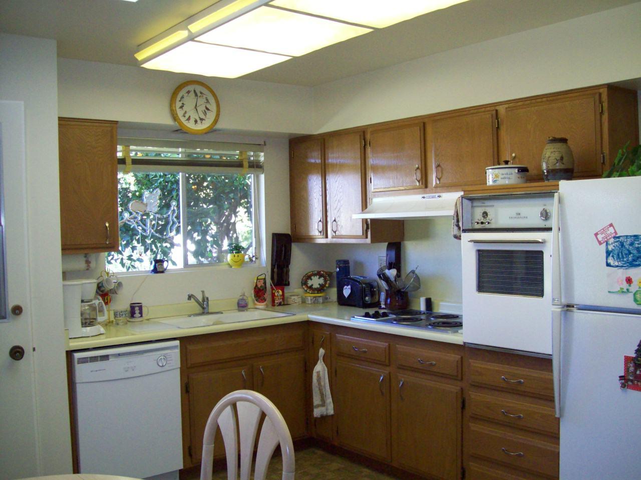 10736 West Mountain View Road Sun City, AZ 85351 - Photo 5 of 9 EATIN IN KITCHEN WITH PANTRY
