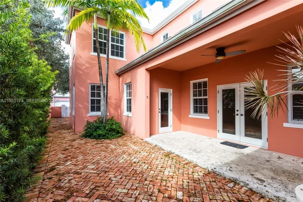 $8,500 | 510 Loretto Avenue, Unit 26, Coral Gables, FL 33146