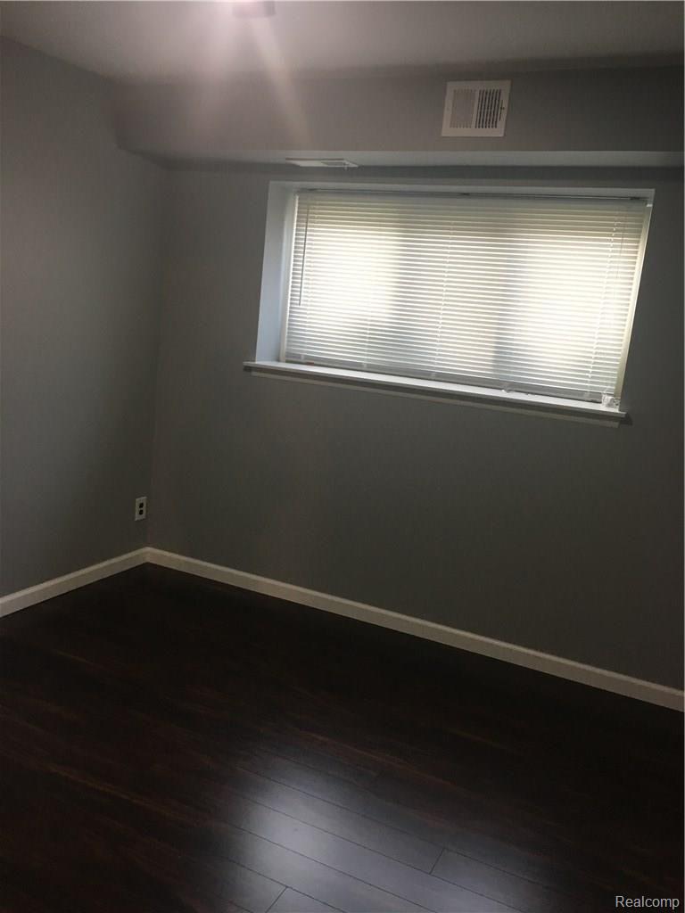 1687 Riverside Drive, Unit U14 Rochester, MI 48309 - Photo 25 of 50 2nd Bedroom