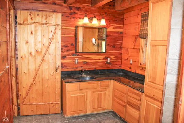 $525,000 | 3570 East County Road 20 North, North Vernon, IN 47265