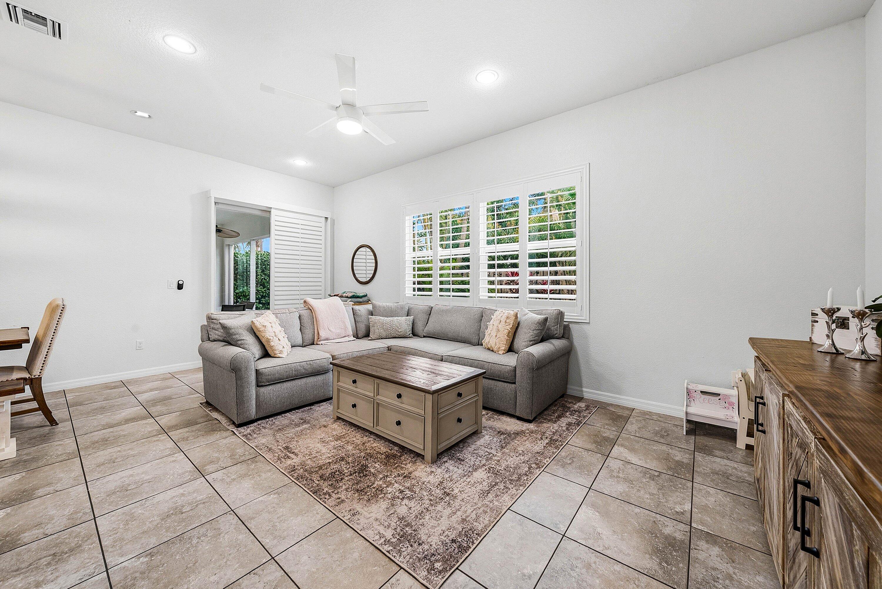 409 Francesca Ridge Road Boynton Beach, FL 33435 - Photo 13 of 41 Family room