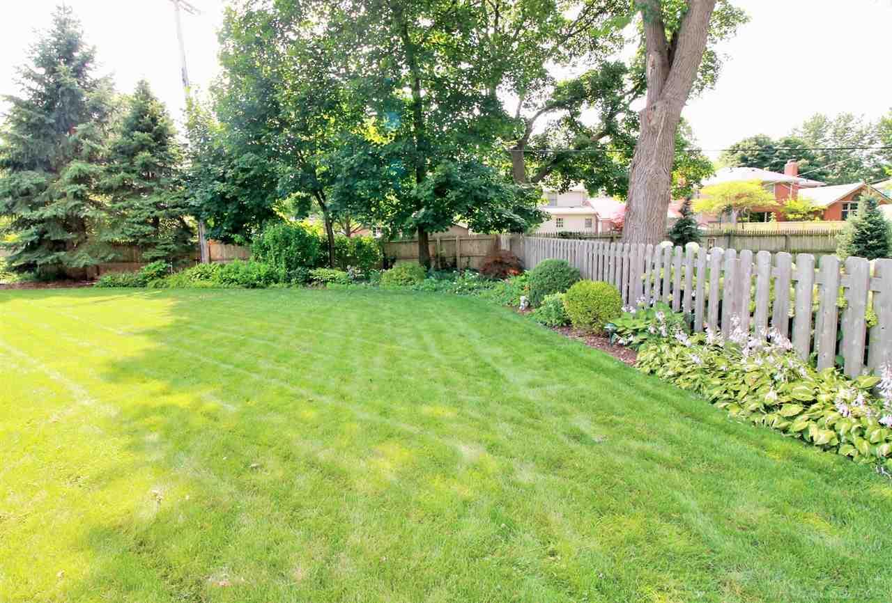 945 Trombley Road Grosse Pointe, MI 48230 - Photo 62 of 62 31388796-61.JPG
