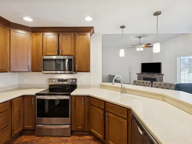 $379,900 | 116 Pinehurst Drive, Eldridge, IA 52748