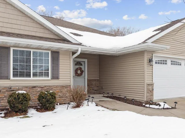 $379,900 | 116 Pinehurst Drive, Eldridge, IA 52748