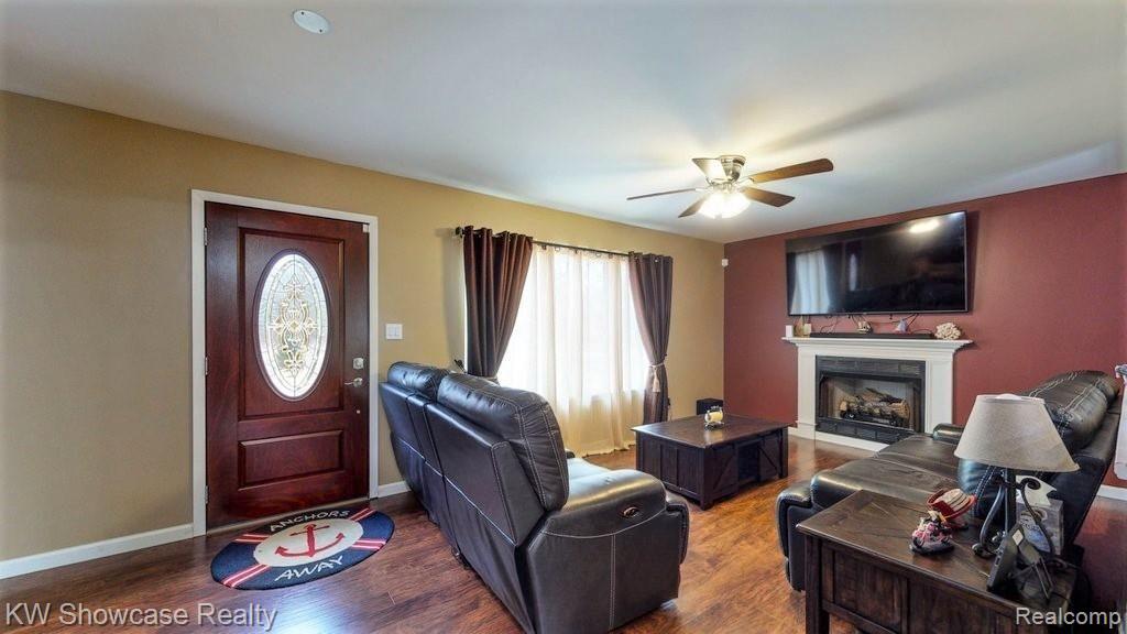 2985 West Commerce Road Milford, MI 48380 - Photo 11 of 39 03 Living Room.jpg