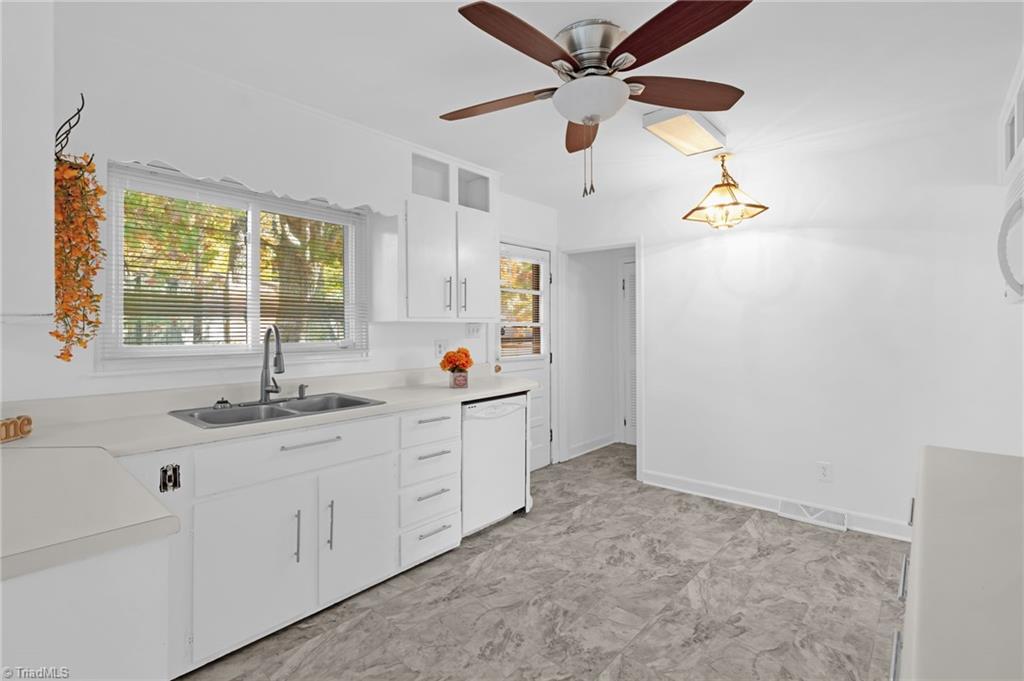 702 Hampton Street Eden, NC 27288 - Photo 11 of 34