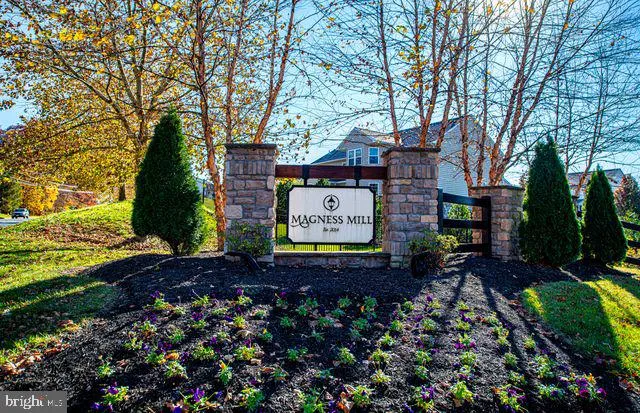 a view of house with yard