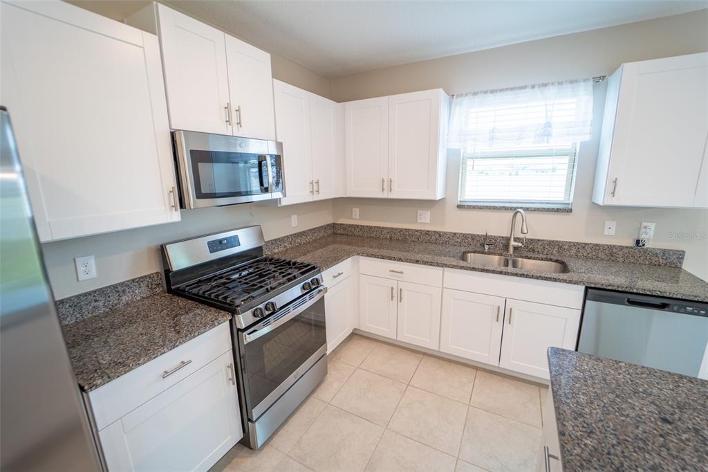 9831 Lemon Drop Loop Ruskin, FL 33573 - Photo 20 of 44