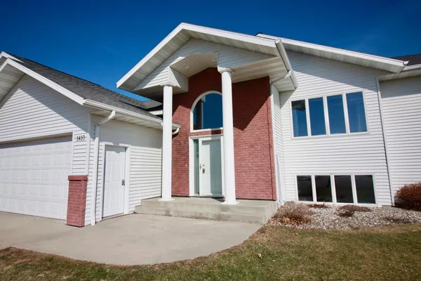 $499,900 | 1410 Mendenhall Avenue, Breckenridge, MN 56520