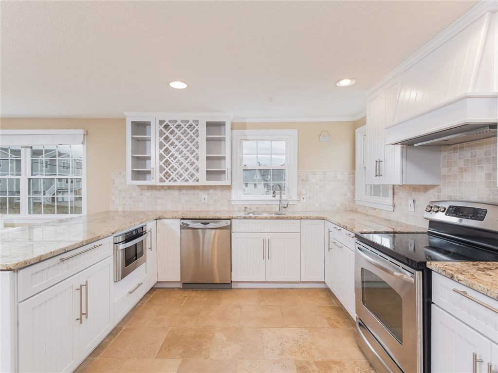 8 Uzzi Avenue Westerly, RI 02891 - Photo 3 of 28 Gallery Image 3