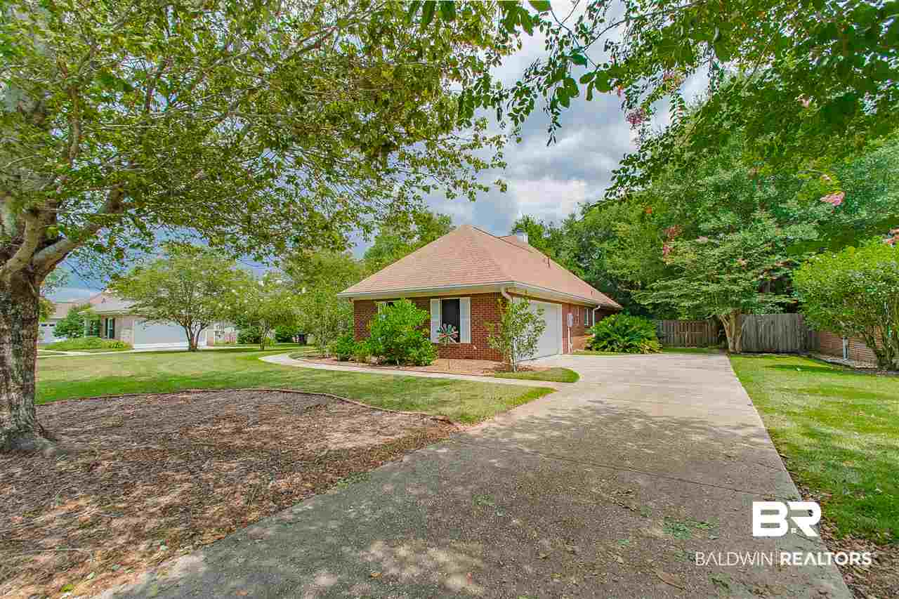 163 Hawthorne Circle Fairhope, AL 36532 - Photo 2 of 37 Side Entry