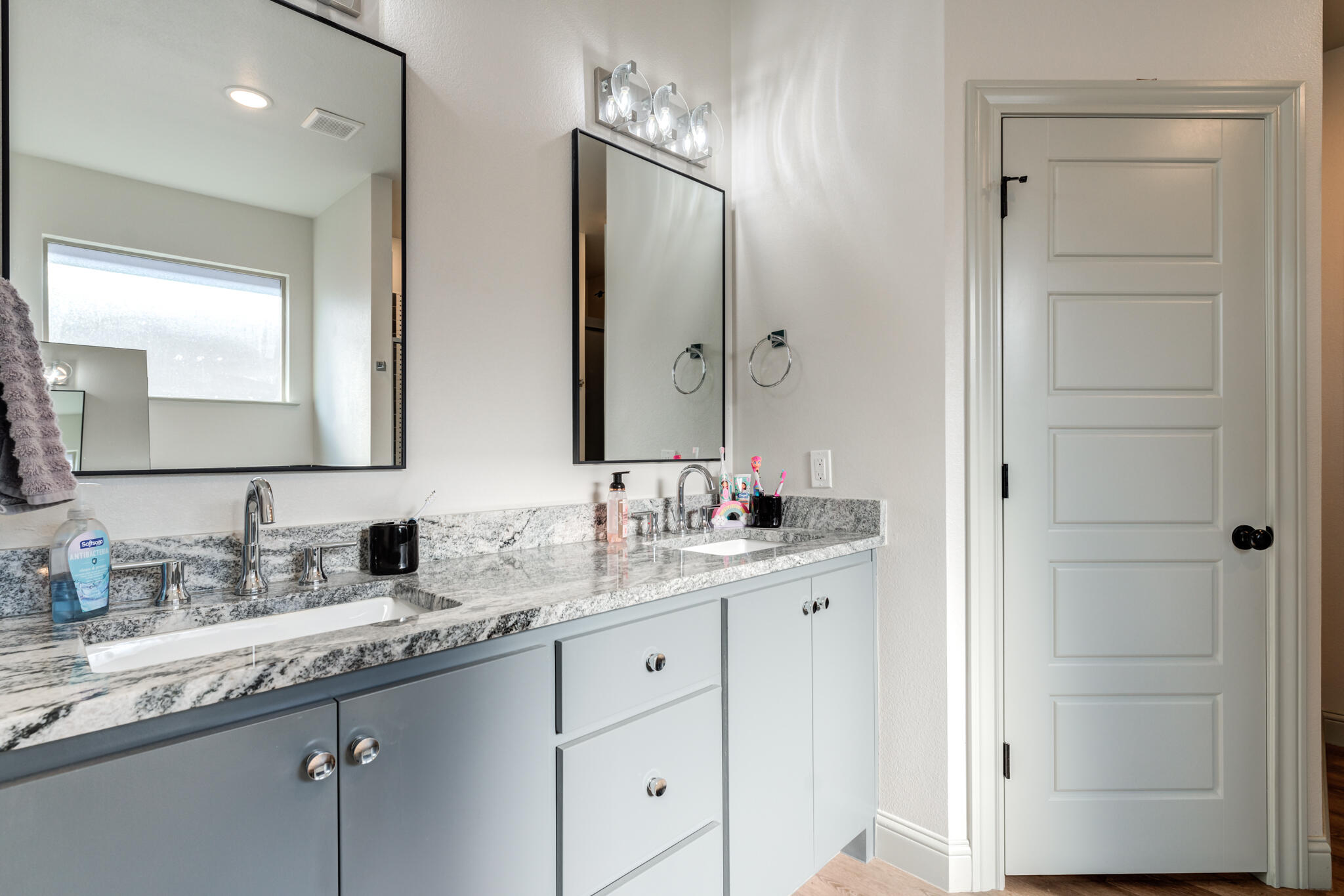 5722 118th Street Lubbock, TX 79424 - Photo 18 of 30 a bathroom with double sink and a mirror