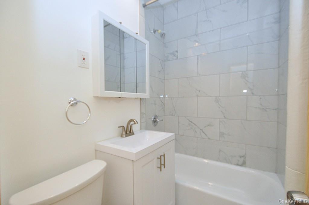 120 Stonelea Place, Unit 3M New Rochelle, NY 10801 - Photo 32 of 35