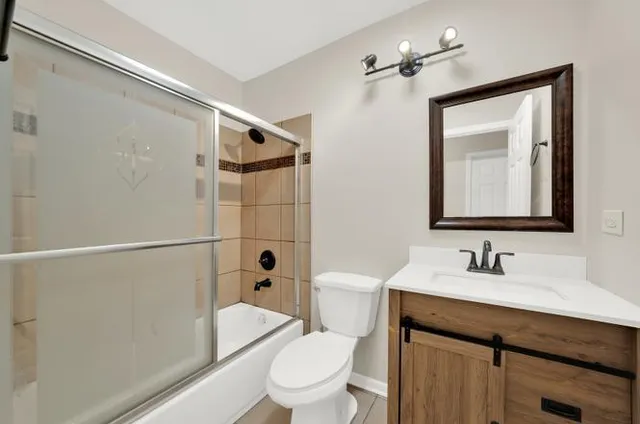 $2,400 | 234 Dakota Court, Unit C, Bolingbrook, IL 60440