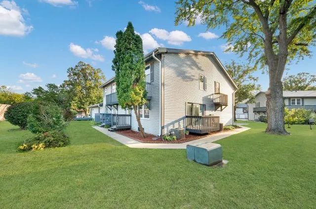 $2,400 | 234 Dakota Court, Unit C, Bolingbrook, IL 60440