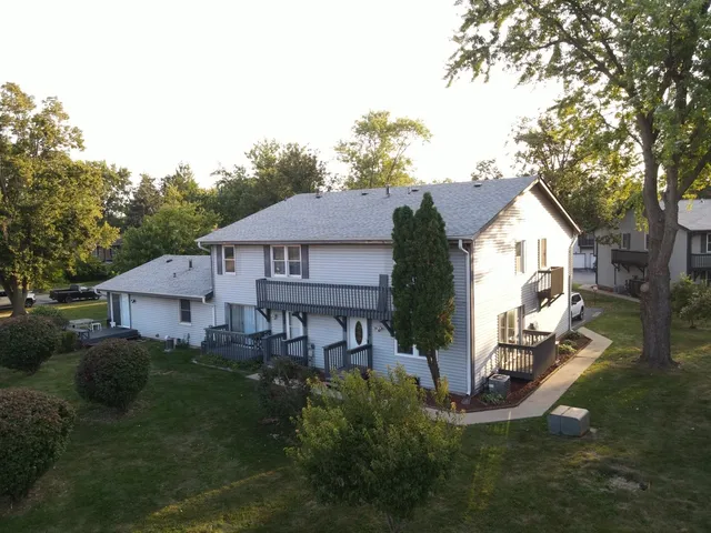 $2,400 | 234 Dakota Court, Unit C, Bolingbrook, IL 60440