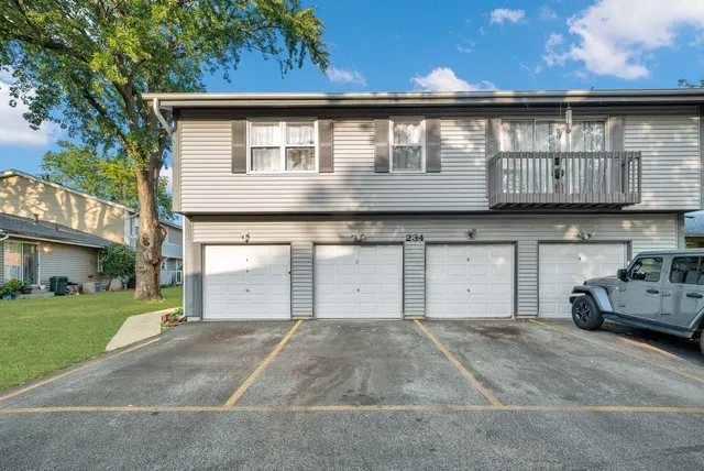 $2,400 | 234 Dakota Court, Unit C, Bolingbrook, IL 60440