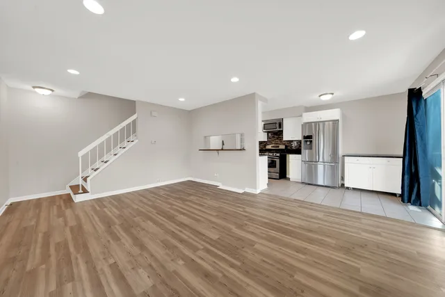 $2,400 | 234 Dakota Court, Unit C, Bolingbrook, IL 60440