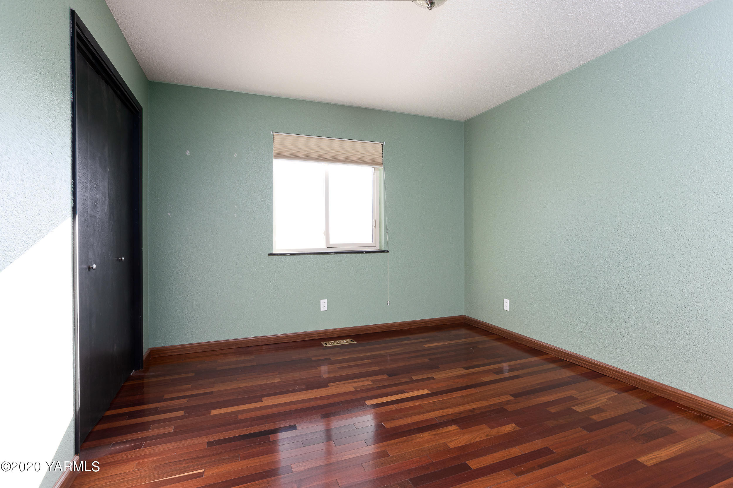 9800 Bittner Road Yakima, WA 98901 - Photo 15 of 45 an empty room with wooden floor and windows