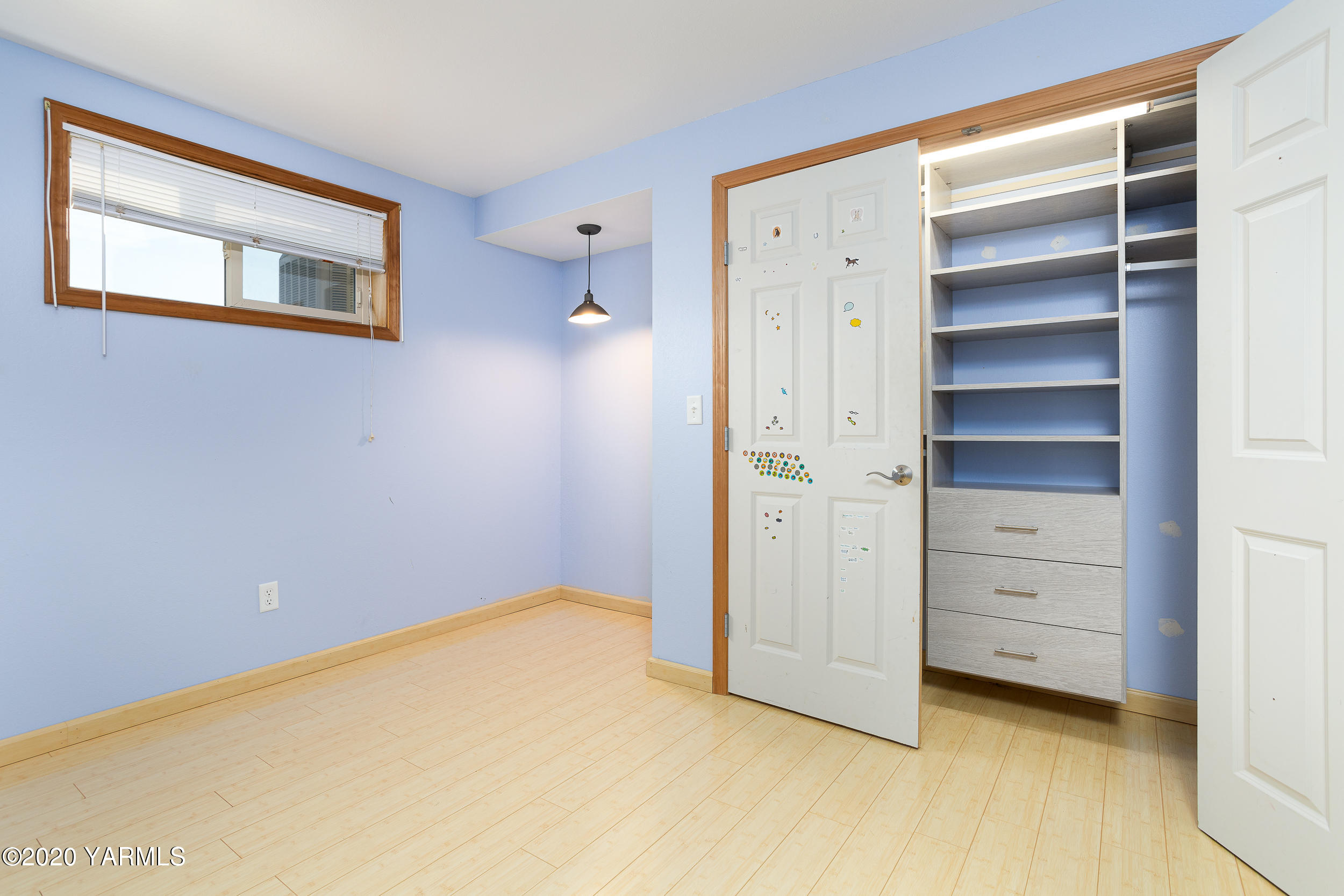 9800 Bittner Road Yakima, WA 98901 - Photo 28 of 45 a view of an empty room with cabinet and a window
