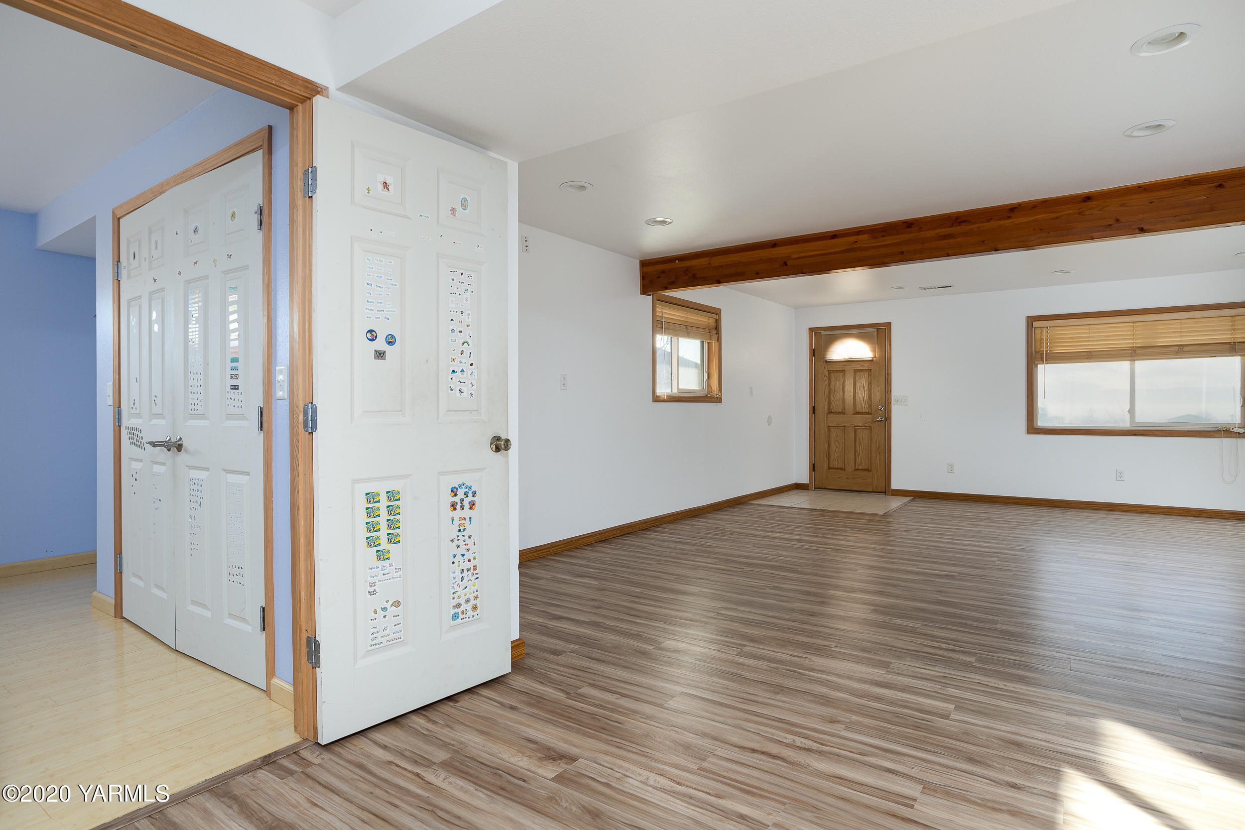 9800 Bittner Road Yakima, WA 98901 - Photo 29 of 45 a view of livingroom with hardwood floor and hallway