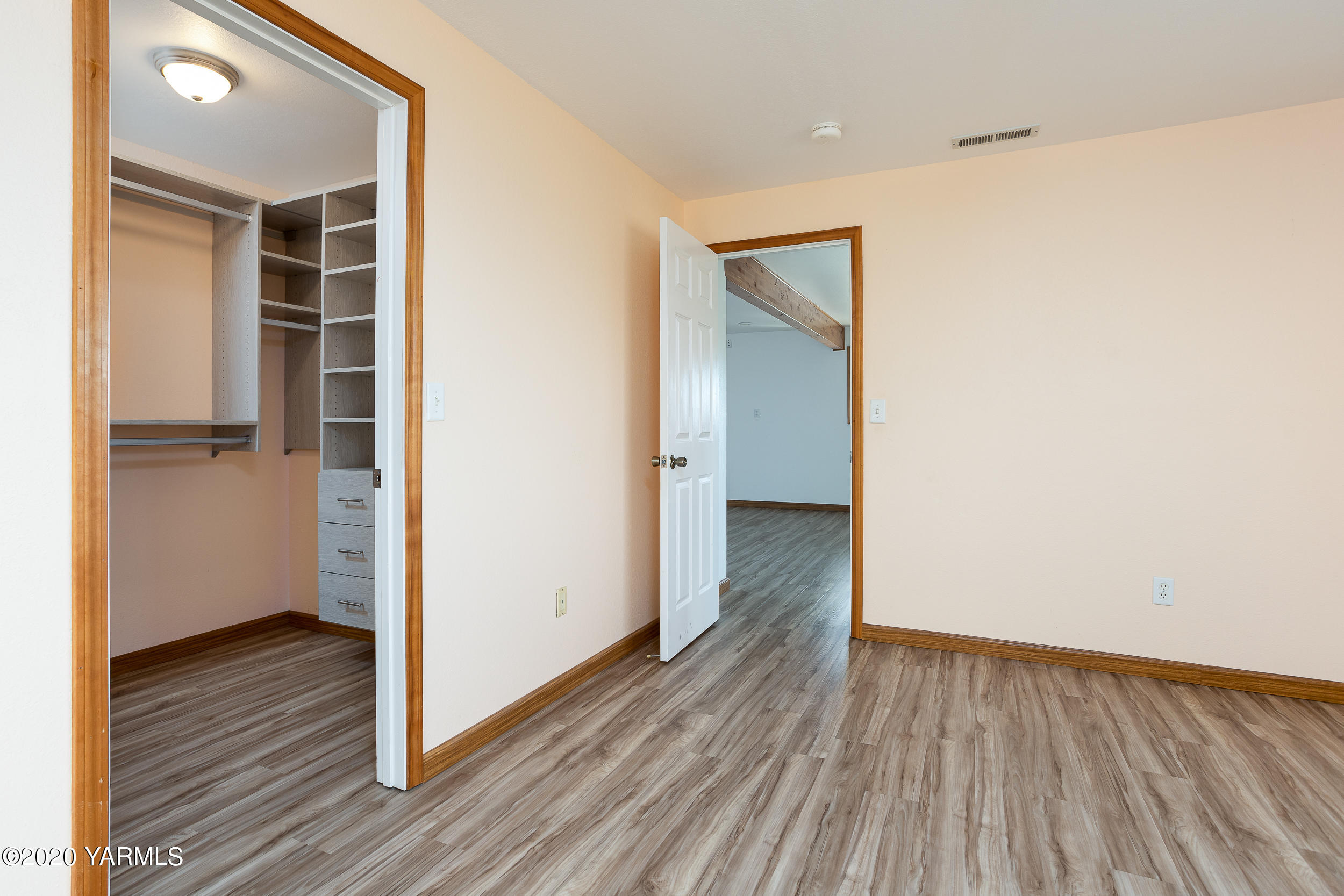 9800 Bittner Road Yakima, WA 98901 - Photo 31 of 45 wooden floor in an empty room