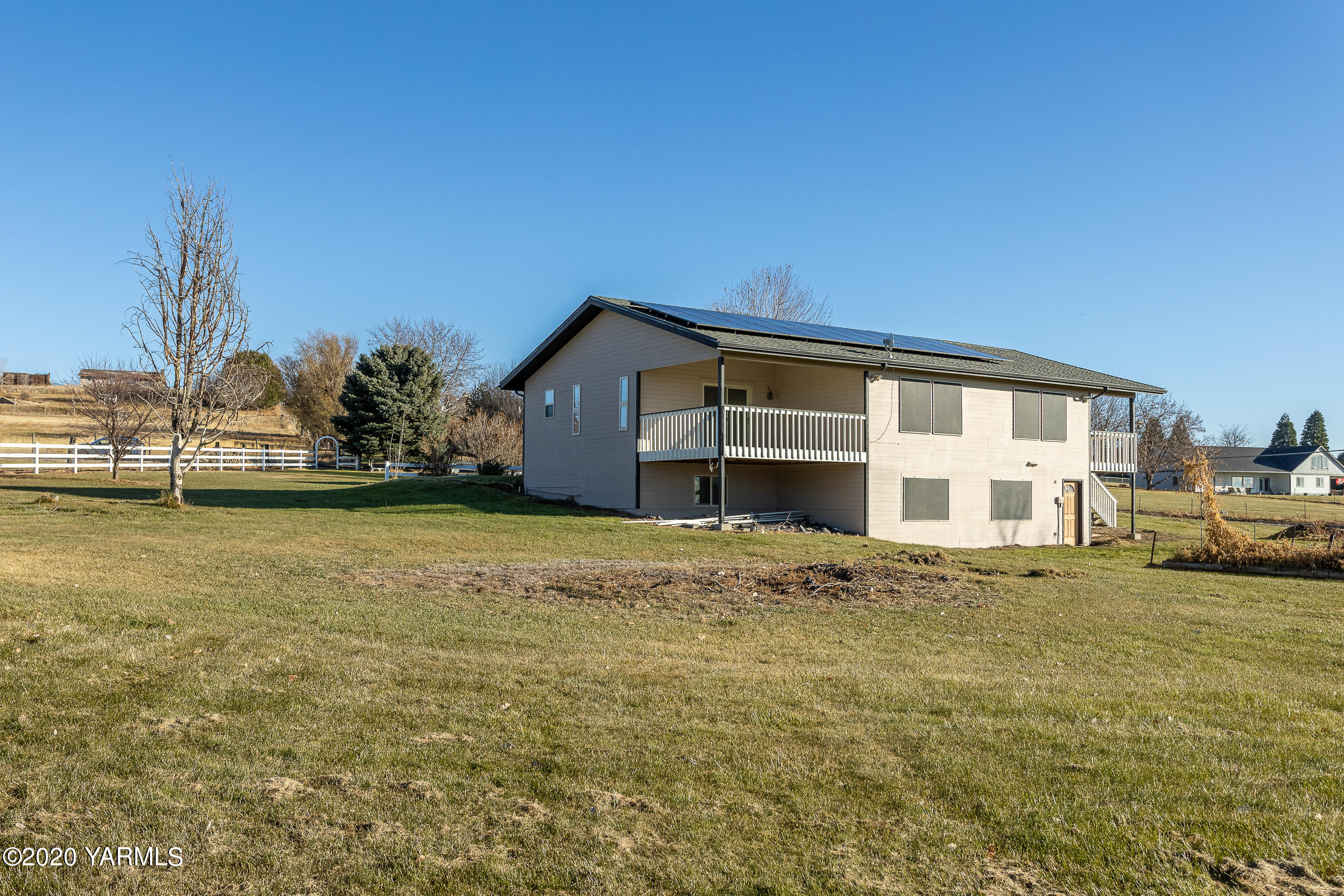 9800 Bittner Road Yakima, WA 98901 - Photo 35 of 45 a view of a house with a yard