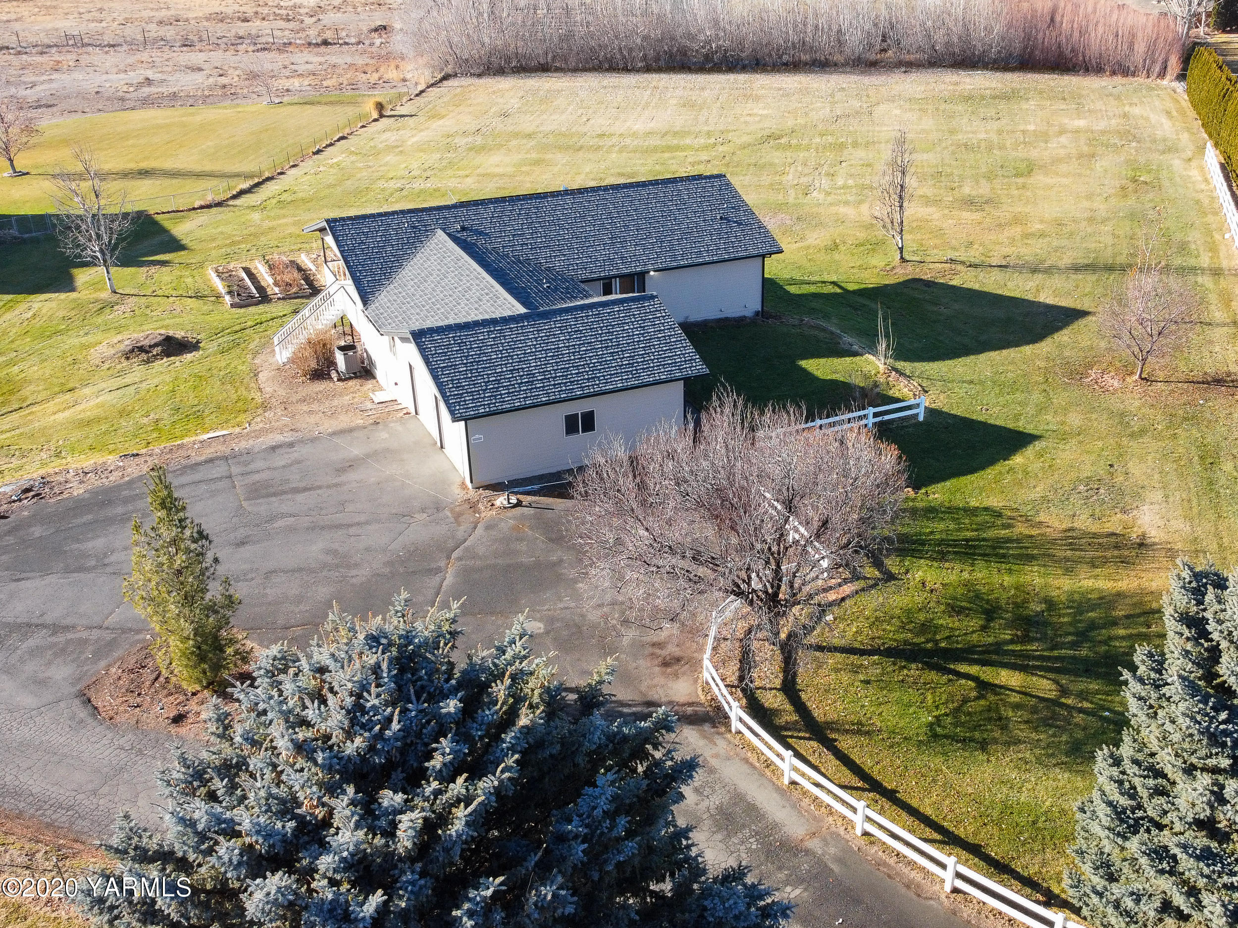 9800 Bittner Road Yakima, WA 98901 - Photo 39 of 45 a view of residential houses with outdoor space