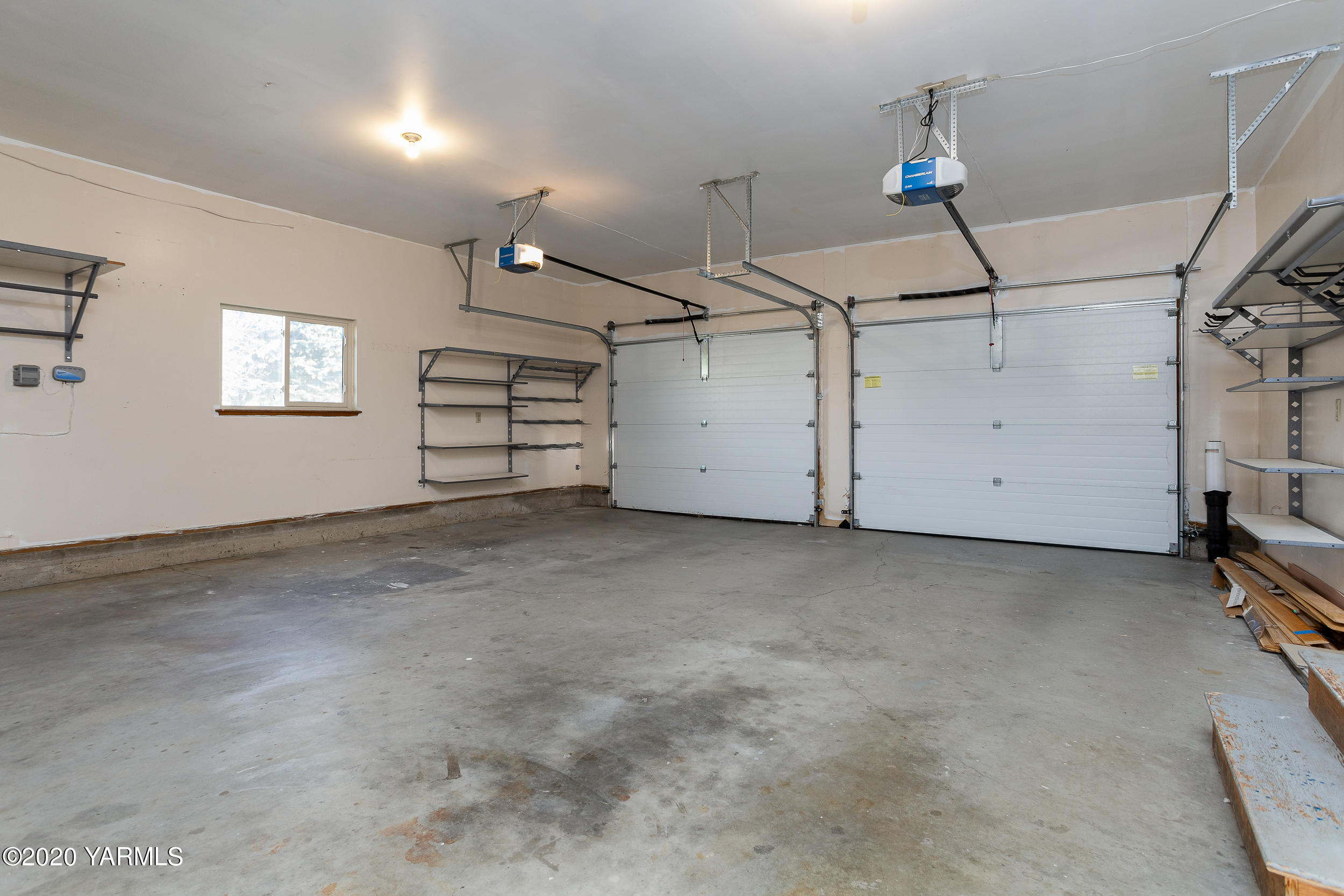 9800 Bittner Road Yakima, WA 98901 - Photo 41 of 45 a view of a garage