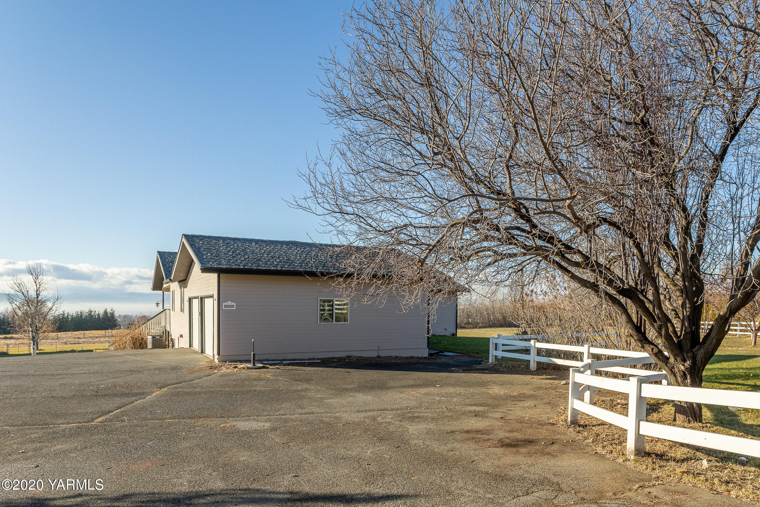 9800 Bittner Road Yakima, WA 98901 - Photo 43 of 45 a view of a house with a yard and garage