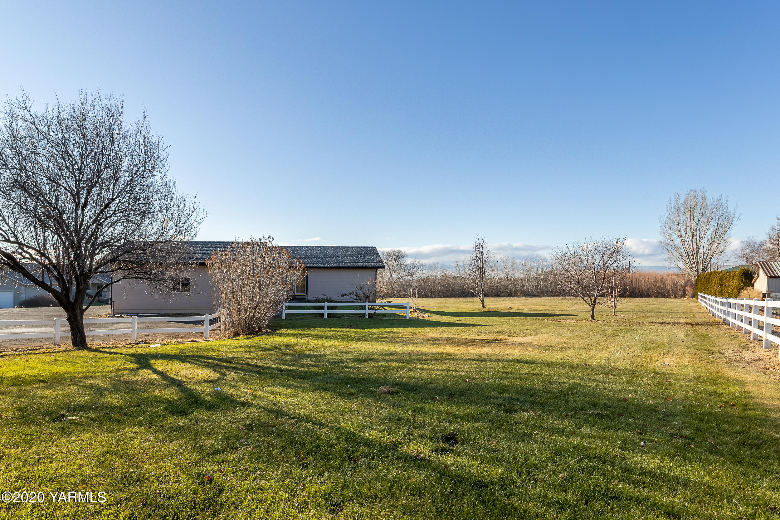9800 Bittner Road Yakima, WA 98901 - Photo 44 of 45 a swimming pool with an outdoor space and seating area